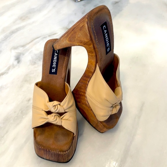 candies wooden shoes